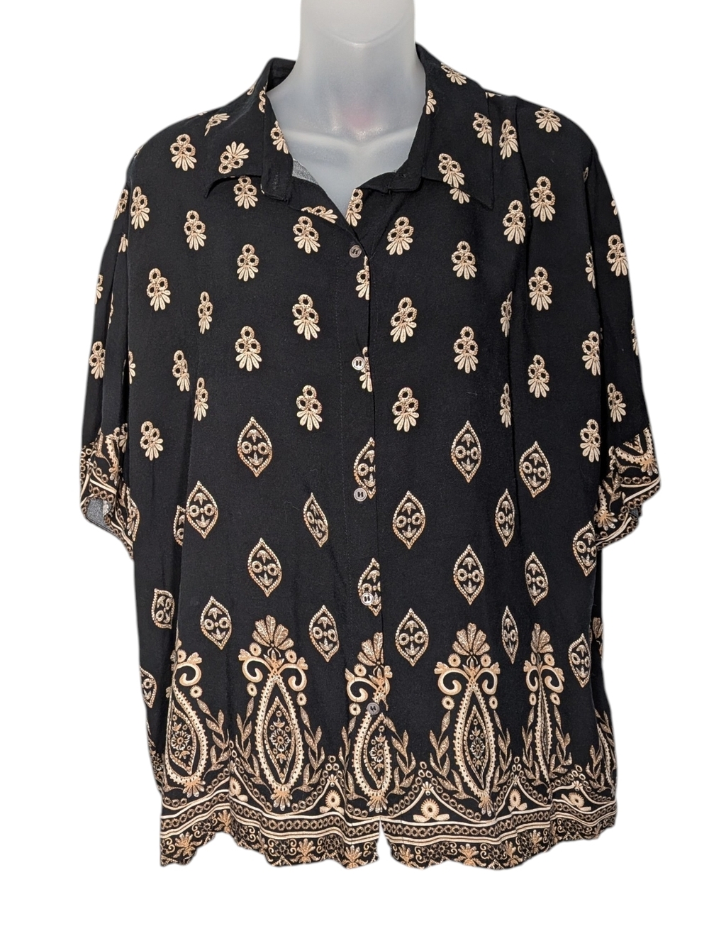 Vince Camuto Oversized Large Black Button-Up Blouse with Beige Paisley Print